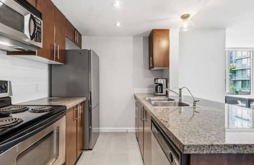 Crosstown Apartment | Steps to Rogers Arena | Stylish 1BR Downtown Condo