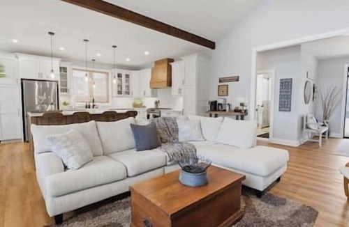 Fenelon Falls House | Stonehedge Lakehouse - Hot Tub - Pool Table