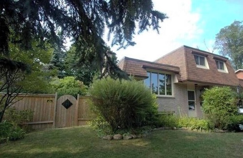 Scarborough House | Storybook 3-Bedroom Farmhouse: A Hidden Gem in Tranquil Toronto
