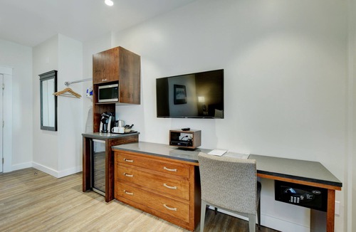 Downtown Victoria Hotel | Strathcona Hotel