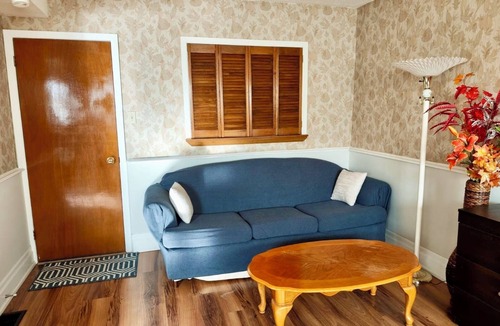 Jane and Finch Apartment | Studio apartment in Toronto! - 5 mins from Rogers Stadium