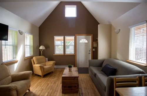 Ucluelet Cottage | Studio B - Cozy Cottage Walking Distance to Two Beaches