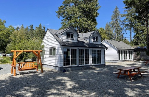 Sooke Cottage | Studio Cottage (Duplex) on Waterfront Property with Beach Access - Sleeps 2