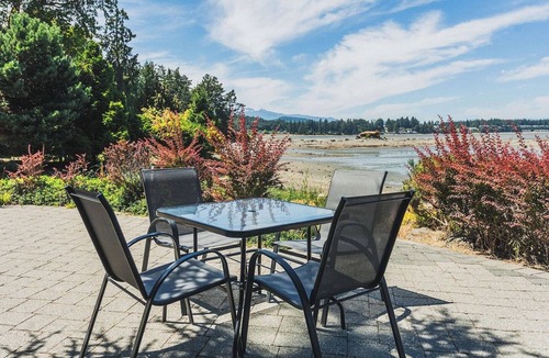 Regional District of Nanaimo Apartment | Studio Escape: Pool, Beach & Pickleball