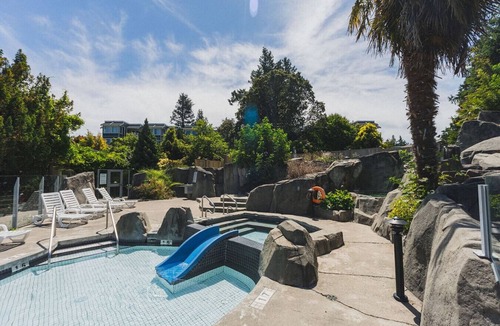 Regional District of Nanaimo Apartment | Studio Escape: Pool, Beach & Pickleball