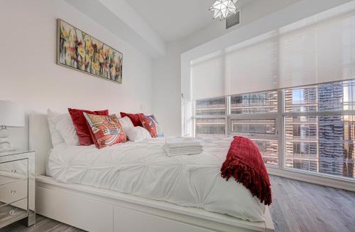 Downtown Toronto Apartment | Stunning 2 BD in heart of Toronto with Parking