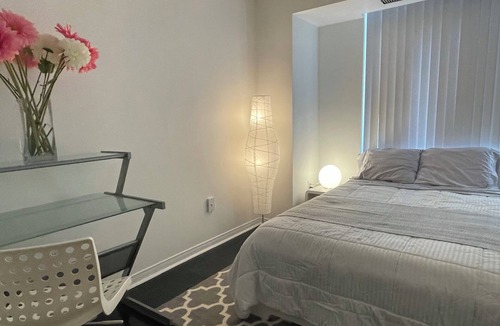 West Don Lands Condo | Stunning 2-lvl Penthouse in the Historic Distillery District, Free Parking