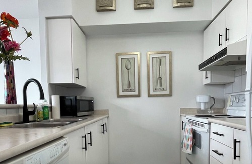 West Don Lands Condo | Stunning 2-lvl Penthouse in the Historic Distillery District, Free Parking
