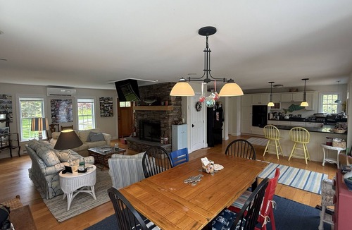 South Bristol House | Stunning 3-bedroom home in South Bristol with cozy vibes and breathtaking views