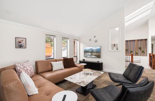 West Vancouver House | Stunning 4BR Retreat with Indoor Pool and Sauna