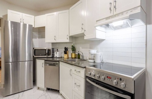 Cote-Des-Neiges—Notre-Dame-De-Grace Apartment | Stunning Apartment in Montréal