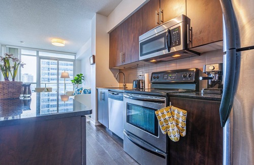 Central Waterfront Condo | Stunning Bright Condo - MTCC/Jays/CN Tower