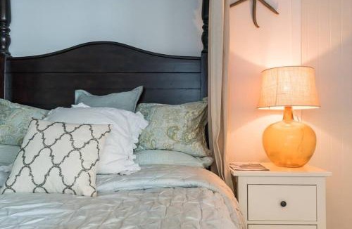 Bay Cloverhill Apartment | Stunning condo with fantastic view of the city!