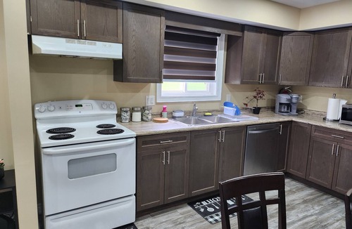 Thorold House | Stunning Detached Six-bedroom house with attached washroom