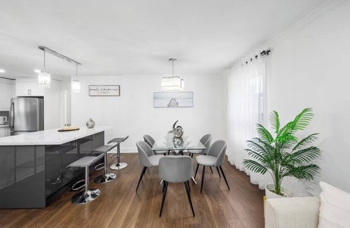 North York House | Stunning Home in Toronto: Family-Friendly Neighbourhood