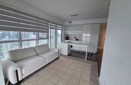St. Lawrence Apartment | Stunning Lake View, Waterfront 2BR/2BA ·Pool·BBQ -Downtown Sugar Beach Toronto