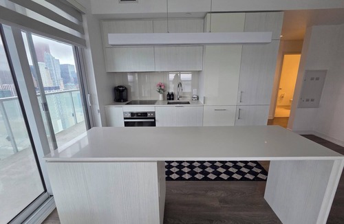 St. Lawrence Apartment | Stunning Lake View, Waterfront 2BR/2BA ·Pool·BBQ -Downtown Sugar Beach Toronto