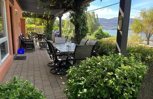 Osoyoos Villa | Stunning Lakeside Villa