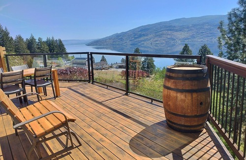 Central Okanagan House | Stunning lakeview chalet in heart of the Okanagan!