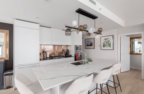 Downtown Vancouver Condo | Stunning luxury 2 bed 3 bath in Yaletown with panoramic views. (World Cup)