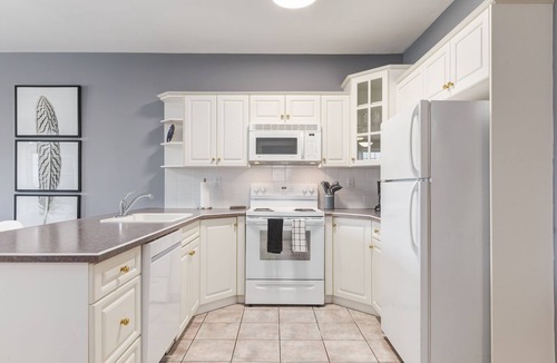 East Kootenay Apartment | Stunning Mountain View Terrace!