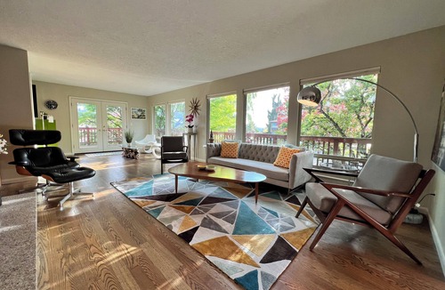 Sunnyside House | Stunning Mountain-View Mid Century Home w/hi-def theater, deck, parking