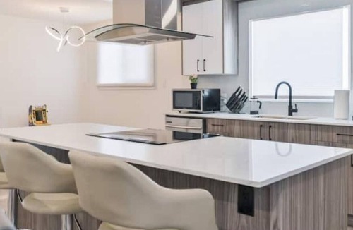 Shaganappi House | Stunning NEW Home | Downtown Views