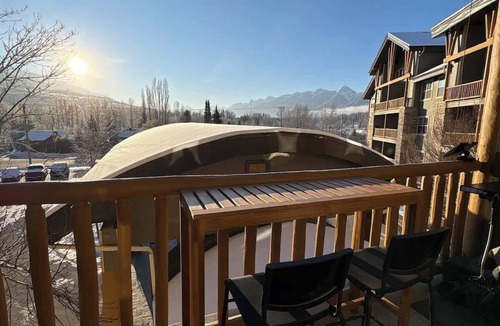 Fernie Condo | Stunning Silver Rock Condo: Pool, Hot Tub & Views