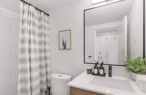 Cultural District Apartment | Style and Luxury Stunning Downtown Kelowna Suite
