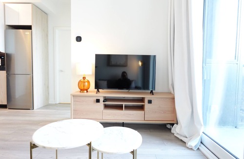 The Queensway Condo | Stylish 1BR Condo @ 1007 The Queensway | Minutes to Islington Station & Downtown