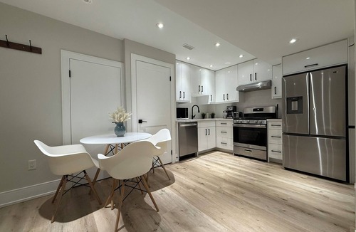 Beaconsfield Village House | Stylish 1BR · Heart of Trinity Bellwoods