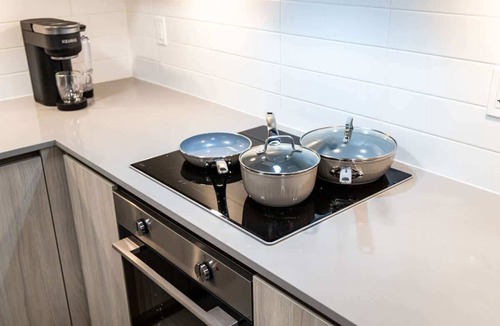 Toronto Entertainment District Apartment | Stylish 1BR Lower-Level Suite Free Parking