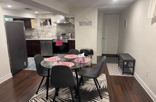 Oakwood Village Apartment | Stylish 2Bedroom Basement Suite in Oakwood Village