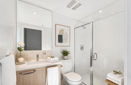 Downtown Eastside Apartment | Stylish 2BR Apartment Close to Downtown Vancouver and BC Place
