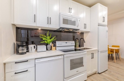 Plateau Mont Royal Apartment | Stylish 3BR/2BA in the Plateau