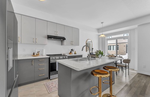 Caledonia House | Stylish 3BR Home w/Dedicated Office Space