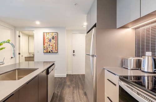 Quartier des Spectacles Apartment | Stylish Downtown Retreat | Pool & Views