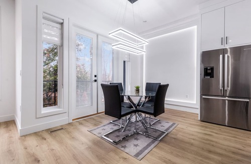 Willoughby House | Stylish Family Home Sleep 8+, Groups Welcome, Enjoy Steam Shower