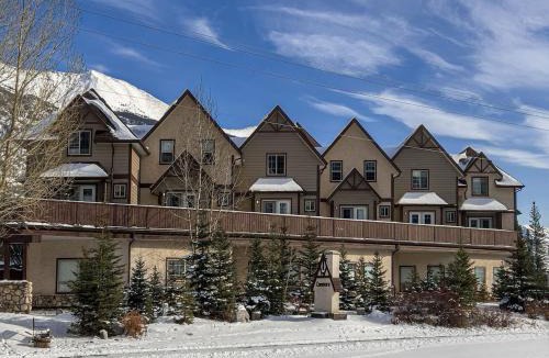 Canmore House | Stylish Getaway in the Heart of Canmore near Banff