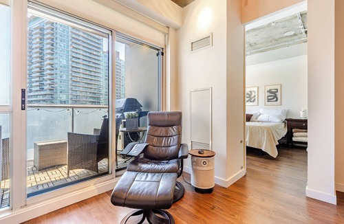 King West Village Condo | Stylish King West Condo Near FIFA & BMO Field