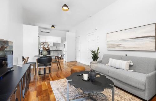 Plateau Mont Royal House | Stylish Loft in the Heart of St-Laurent