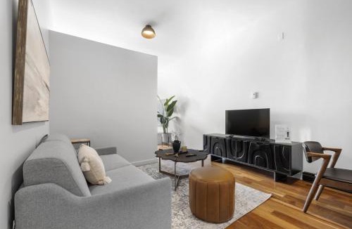 Plateau Mont Royal House | Stylish Loft in the Heart of St-Laurent