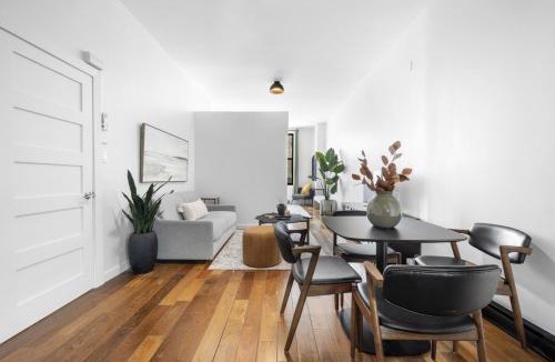 Plateau Mont Royal House | Stylish Loft in the Heart of St-Laurent