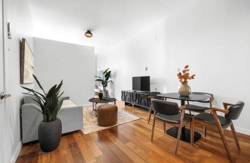 Plateau Mont Royal House | Stylish Loft in the Heart of St-Laurent