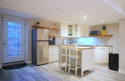 Clearview Apartment | Stylish Lower Level Guest Suite in Family Home