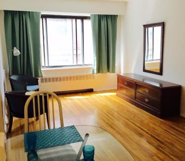 Downtown Montreal Apartment | Stylish Montreal Apartment Comfortable Stay in the Golden Square Mile