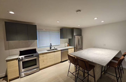 Windsor House | Stylish Newly Renovated 2BR Retreat in Quiet Windsor Area