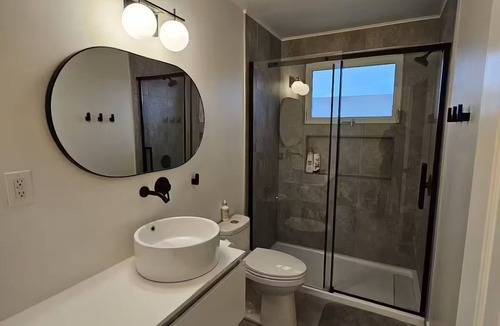 Windsor House | Stylish Newly Renovated 2BR Retreat in Quiet Windsor Area