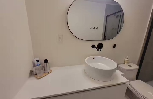 Windsor House | Stylish Newly Renovated 2BR Retreat in Quiet Windsor Area