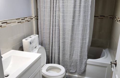 Fletchers Creek South Apartment | Stylish Oasis in a Central Location, just 15minutes from Toronto Pearson Airport